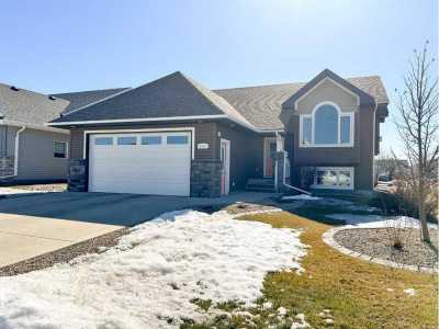 Home For Sale in Ponoka, Canada