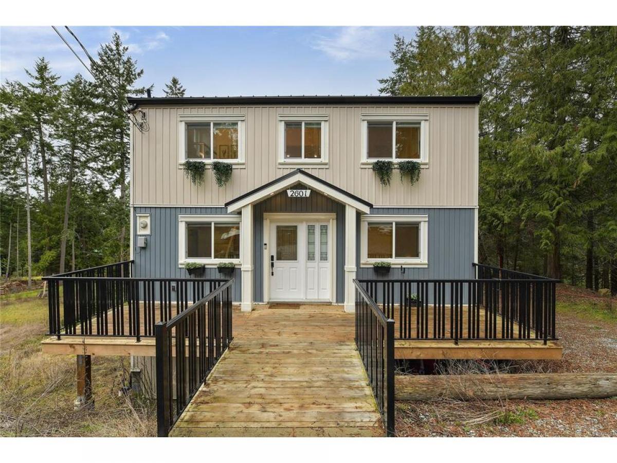 Picture of Home For Sale in Pender Island, British Columbia, Canada