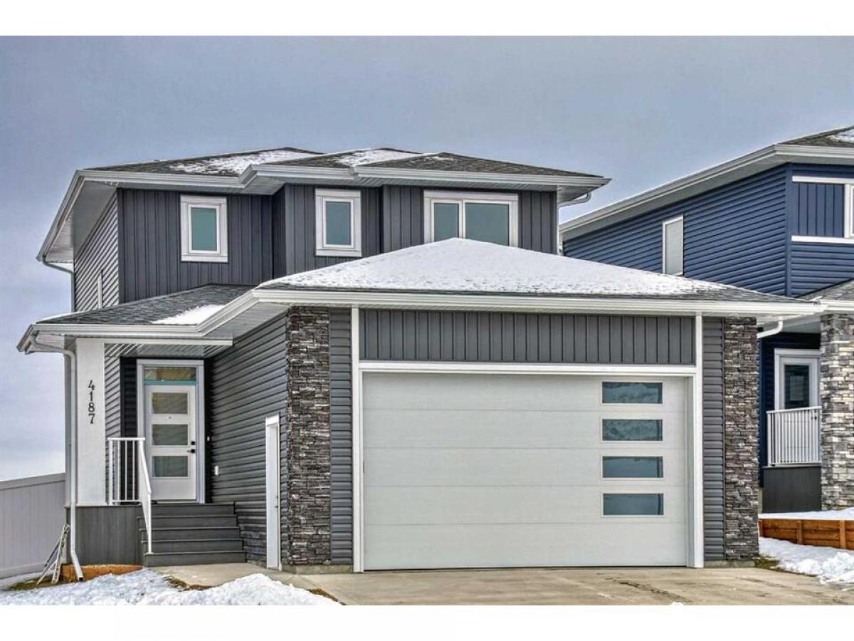 Picture of Home For Sale in Sylvan Lake, Alberta, Canada
