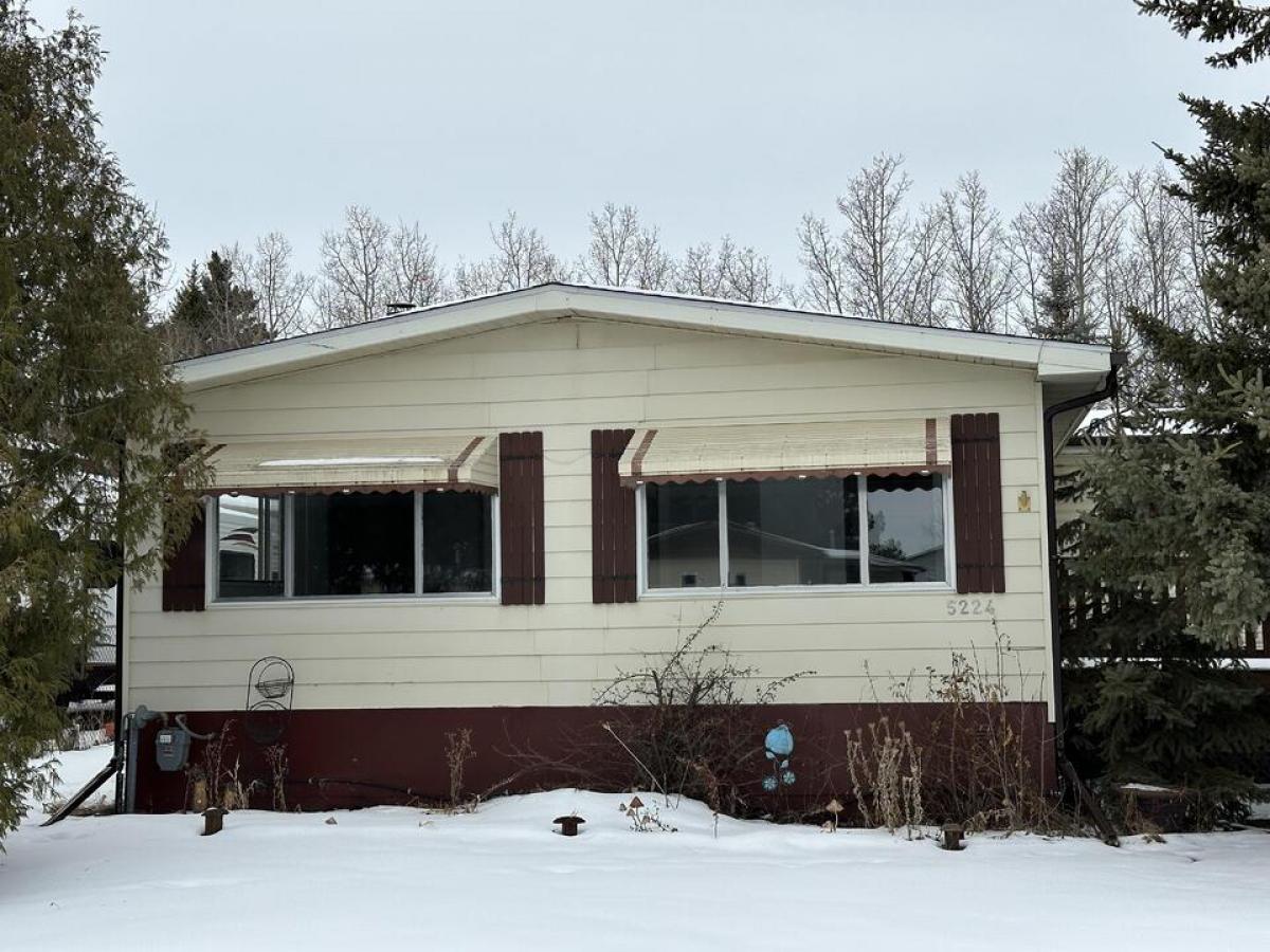 Picture of Home For Sale in Clive, Alberta, Canada