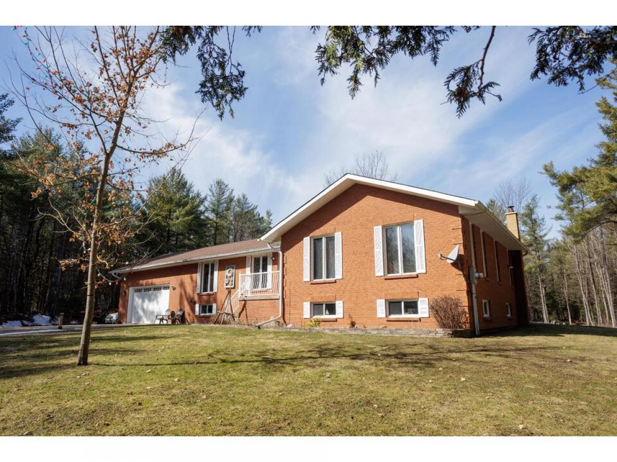 Picture of Home For Sale in Kirkfield, Ontario, Canada
