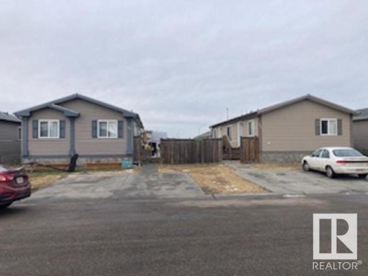Picture of Mobile Home For Sale in Stony Plain, Alberta, Canada