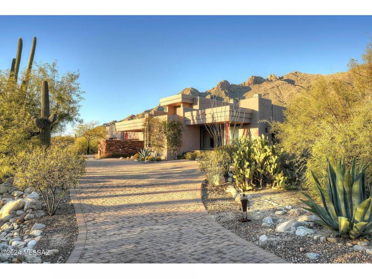 Picture of Home For Sale in South Tucson, Arizona, United States
