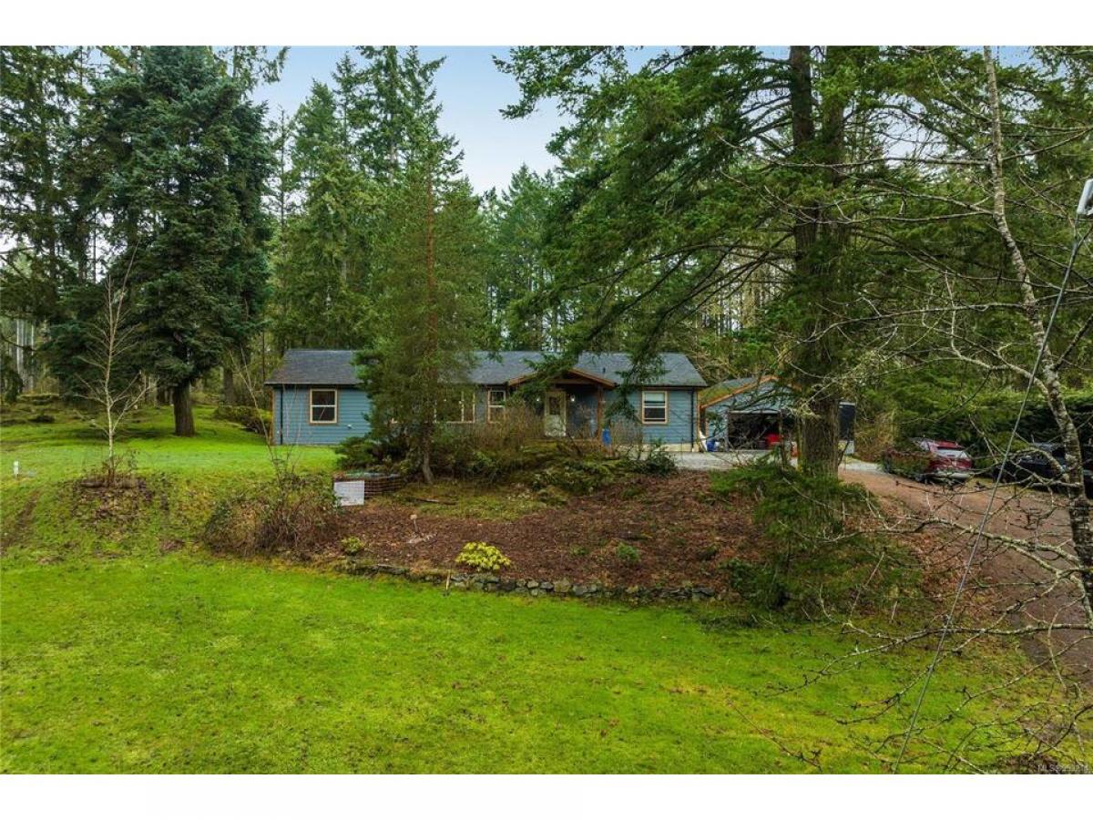 Picture of Home For Sale in Shawnigan Lake, British Columbia, Canada