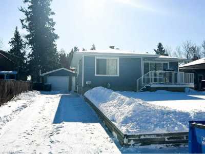 Home For Sale in Wetaskiwin, Canada