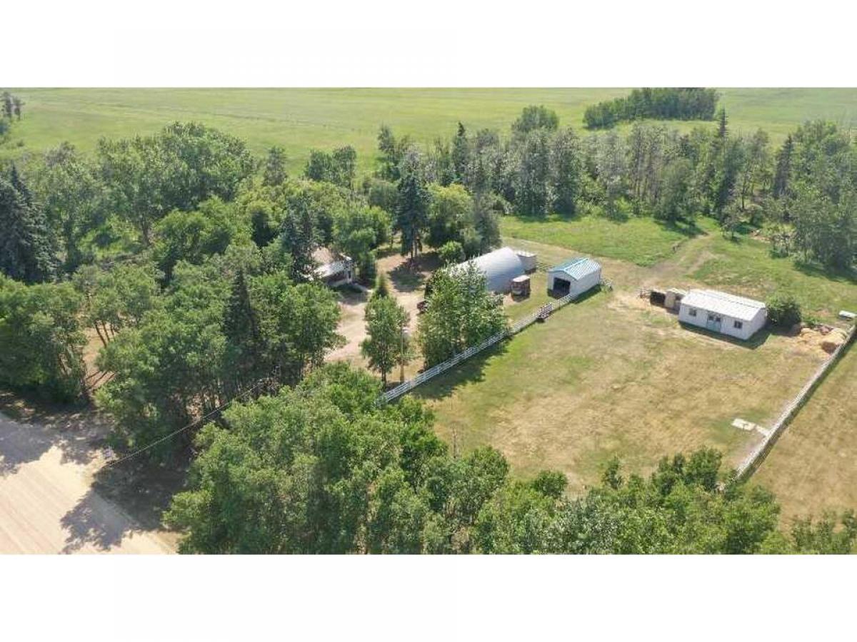 Picture of Home For Sale in Rural Ponoka County, Alberta, Canada