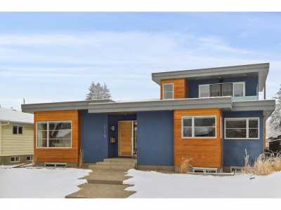 Home For Sale in Calgary, Canada