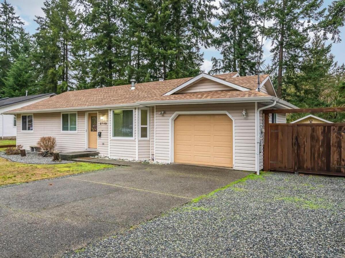 Picture of Home For Sale in Nanaimo, British Columbia, Canada