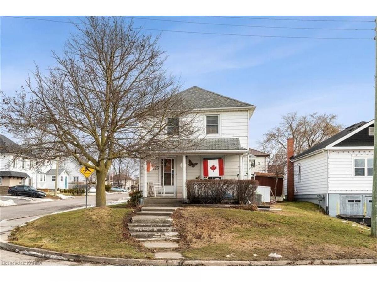 Picture of Home For Sale in Trenton, Ontario, Canada
