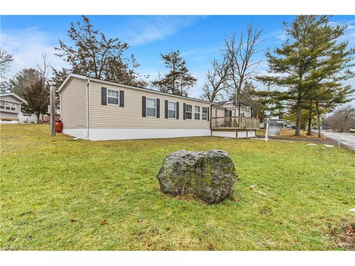 Picture of Mobile Home For Sale in Bath, Ontario, Canada