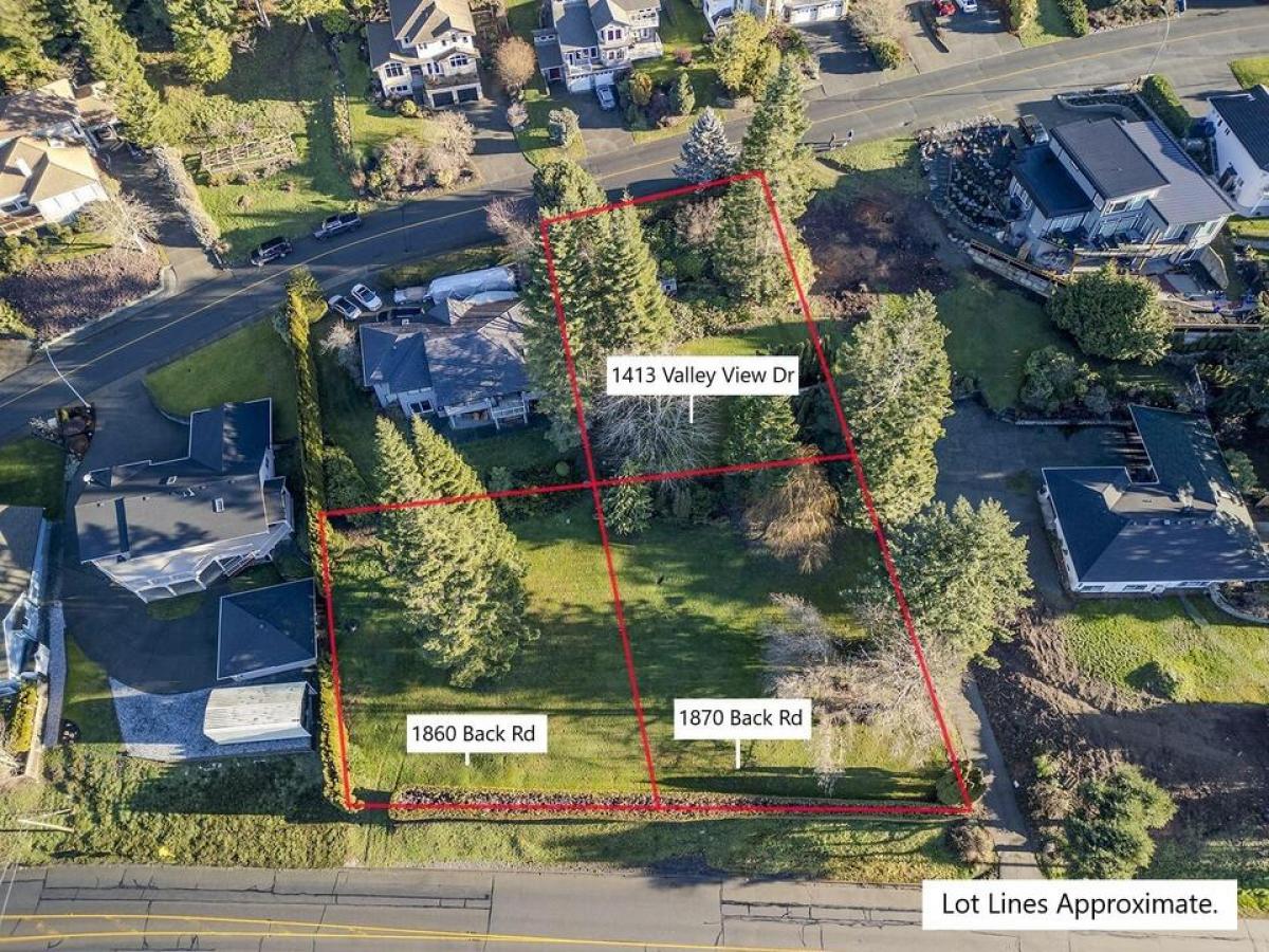 Picture of Residential Land For Sale in Courtenay, British Columbia, Canada
