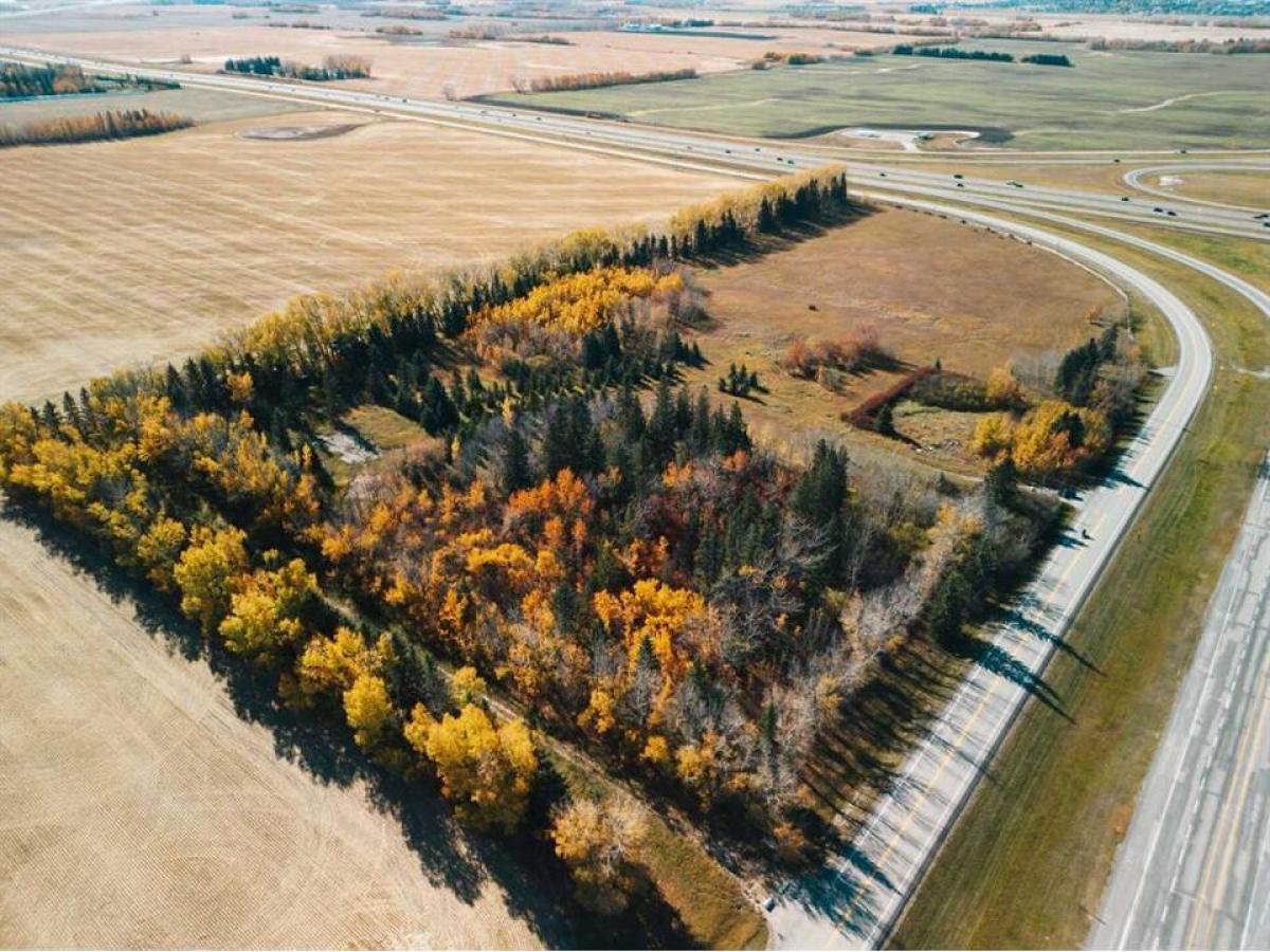 Picture of Residential Land For Sale in Penhold, Alberta, Canada