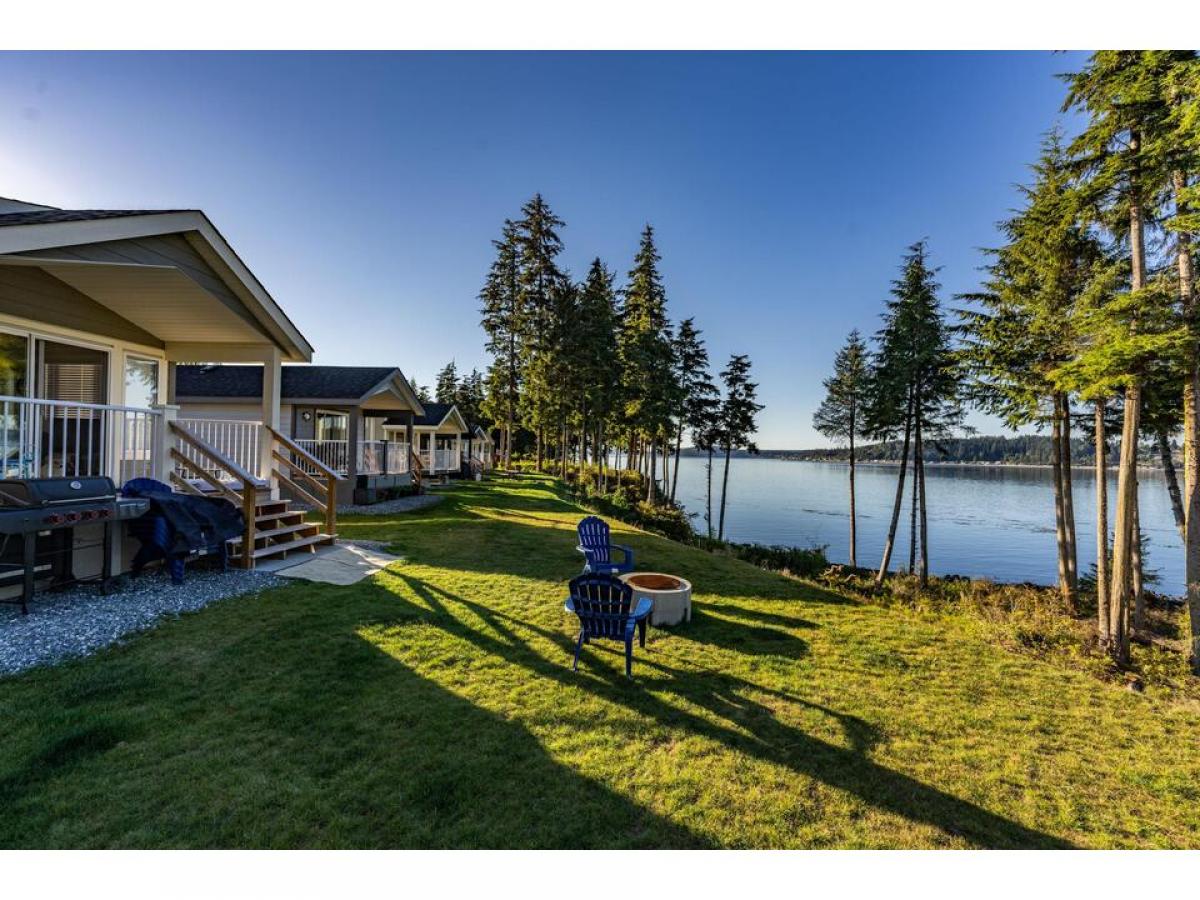 Picture of Mobile Home For Sale in Port Mcneill, British Columbia, Canada