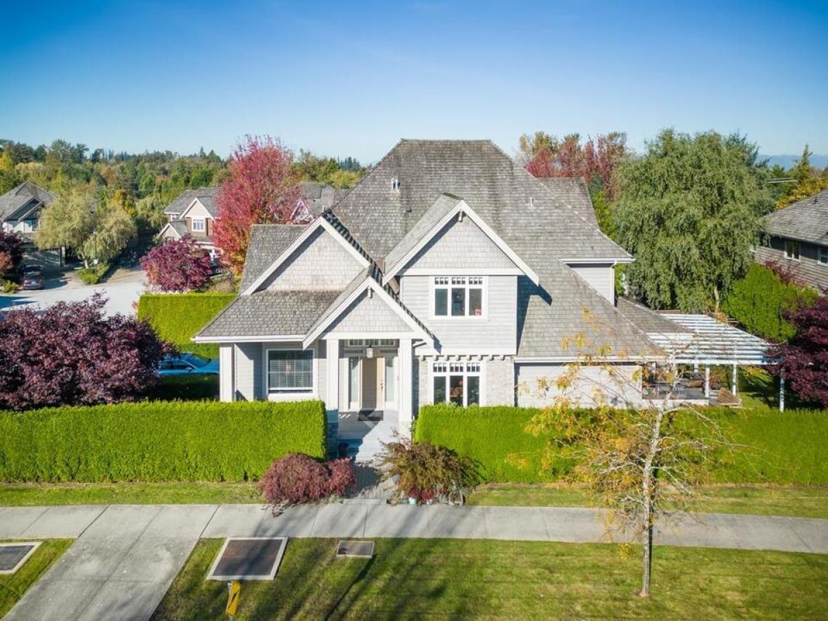 Picture of Home For Sale in Surrey, British Columbia, Canada