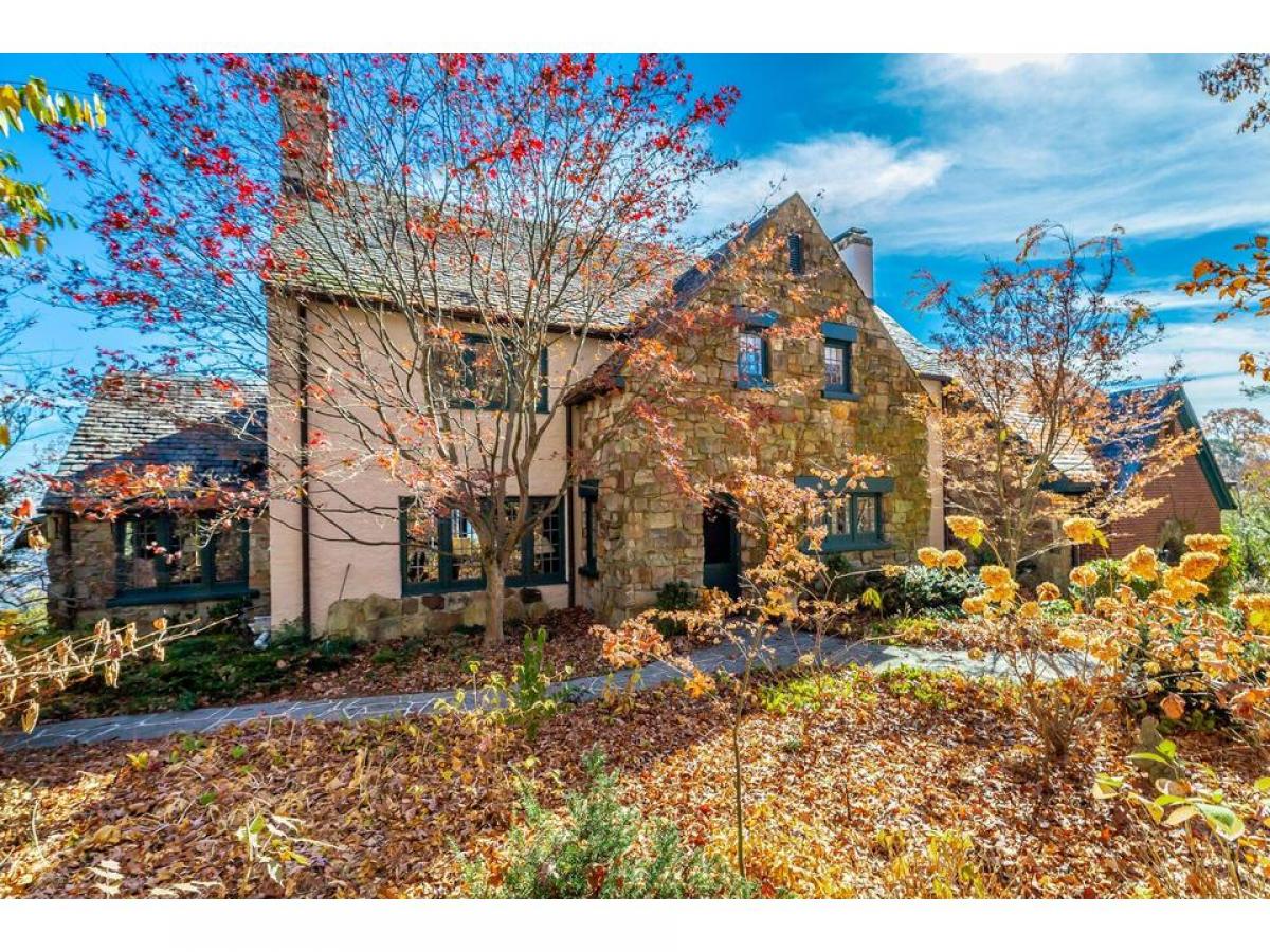 Picture of Home For Sale in Lookout Mountain, Tennessee, United States