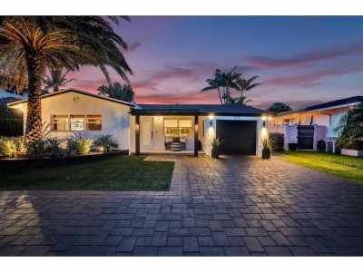 Home For Sale in Lantana, Florida