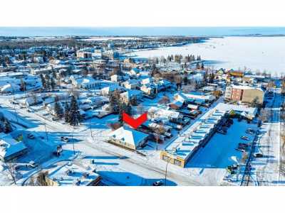 Commercial Building For Sale in Sylvan Lake, Canada
