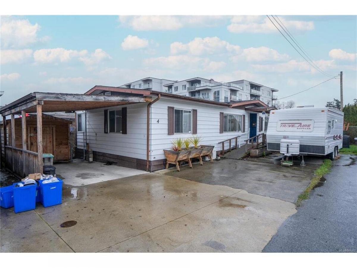 Picture of Mobile Home For Sale in View Royal, British Columbia, Canada
