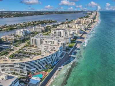 Condo For Sale in South Palm Beach, Florida