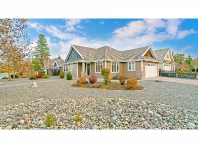 Home For Sale in Parksville, Canada