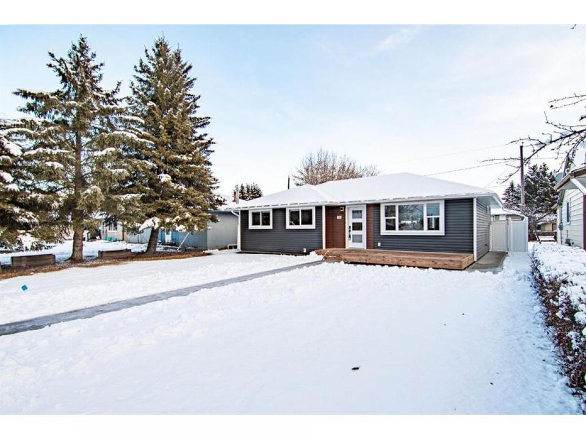Picture of Home For Sale in Red Deer, Alberta, Canada