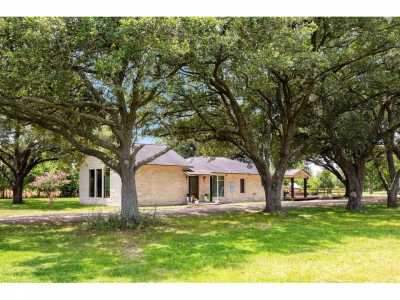 Home For Sale in Damon, Texas