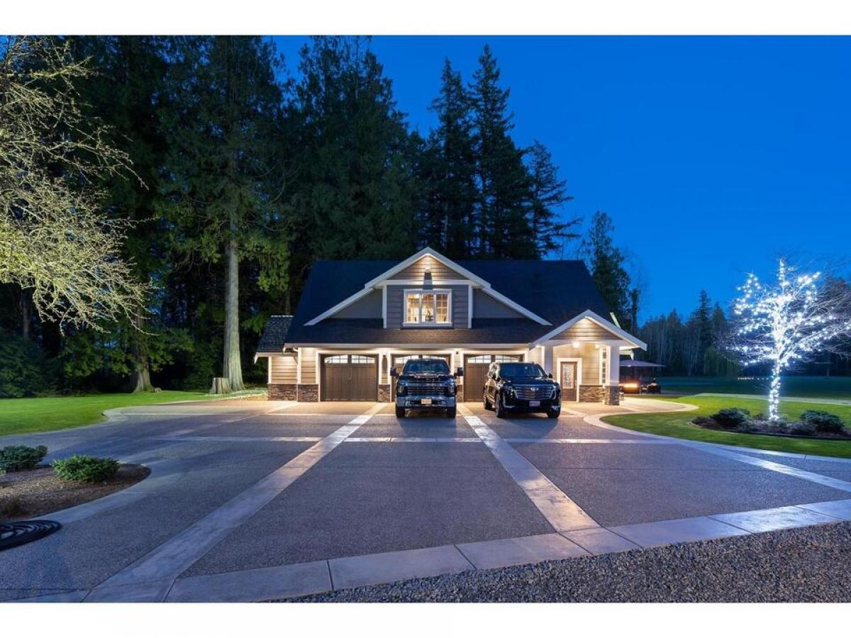 Picture of Home For Sale in Langley, British Columbia, Canada