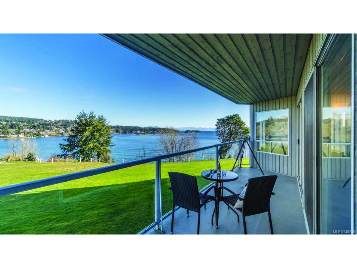 Picture of Home For Sale in Nanaimo, British Columbia, Canada