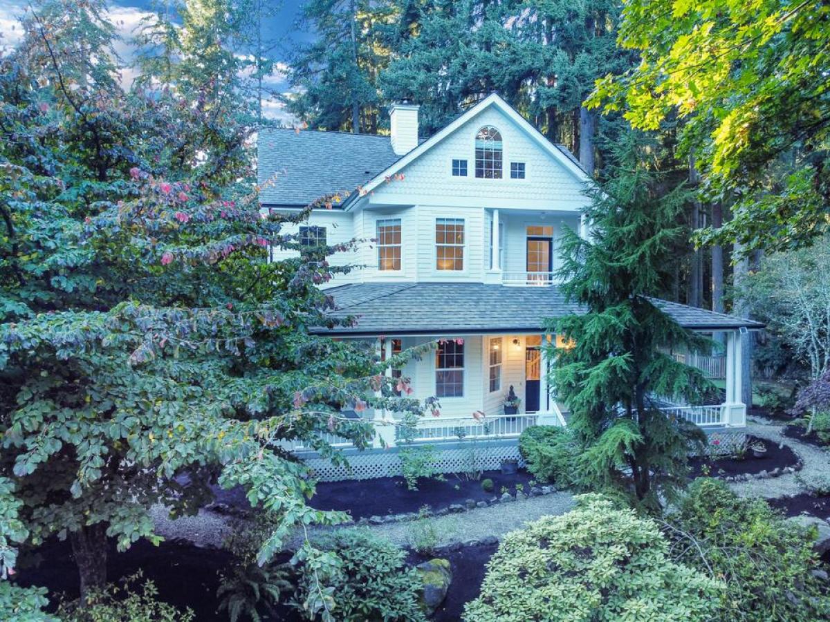 Picture of Home For Sale in Bainbridge Island, Washington, United States