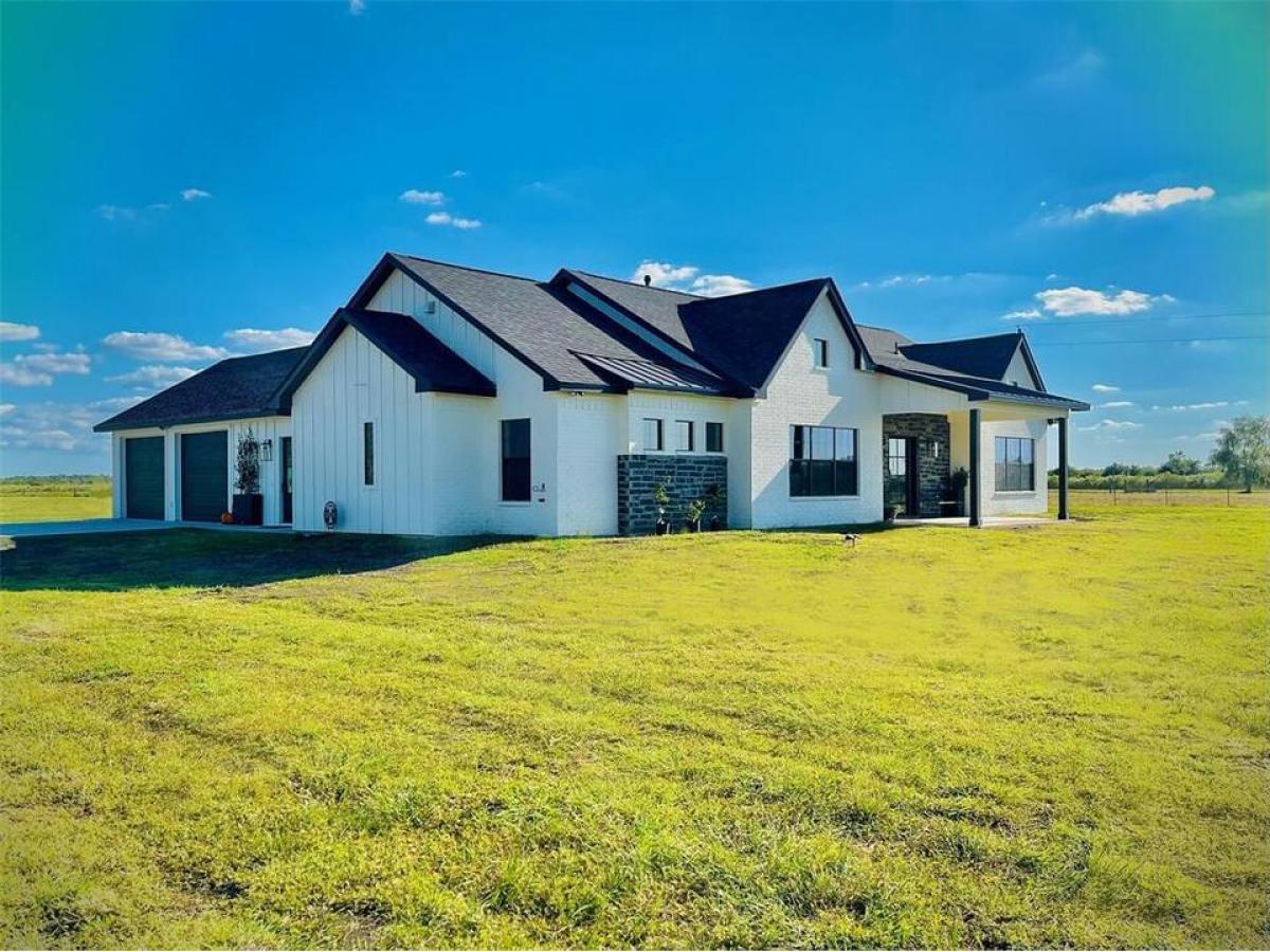 Picture of Home For Sale in Guy, Texas, United States