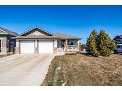Home For Sale in Lacombe, Canada