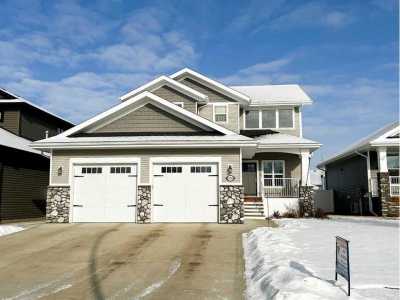Home For Sale in Ponoka, Canada