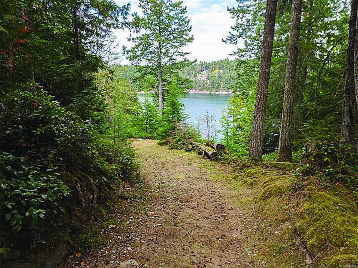 Picture of Residential Land For Sale in Mayne Island, British Columbia, Canada