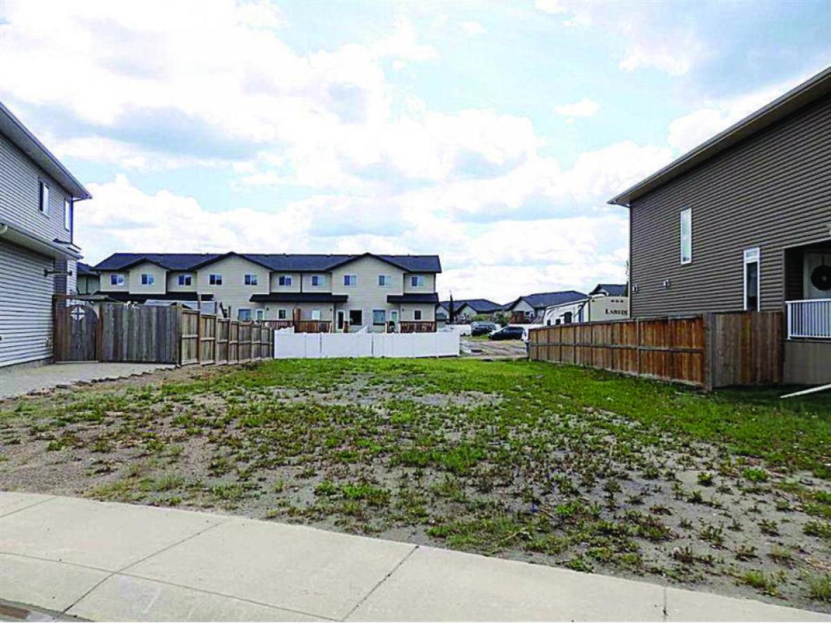 Picture of Residential Land For Sale in Penhold, Alberta, Canada