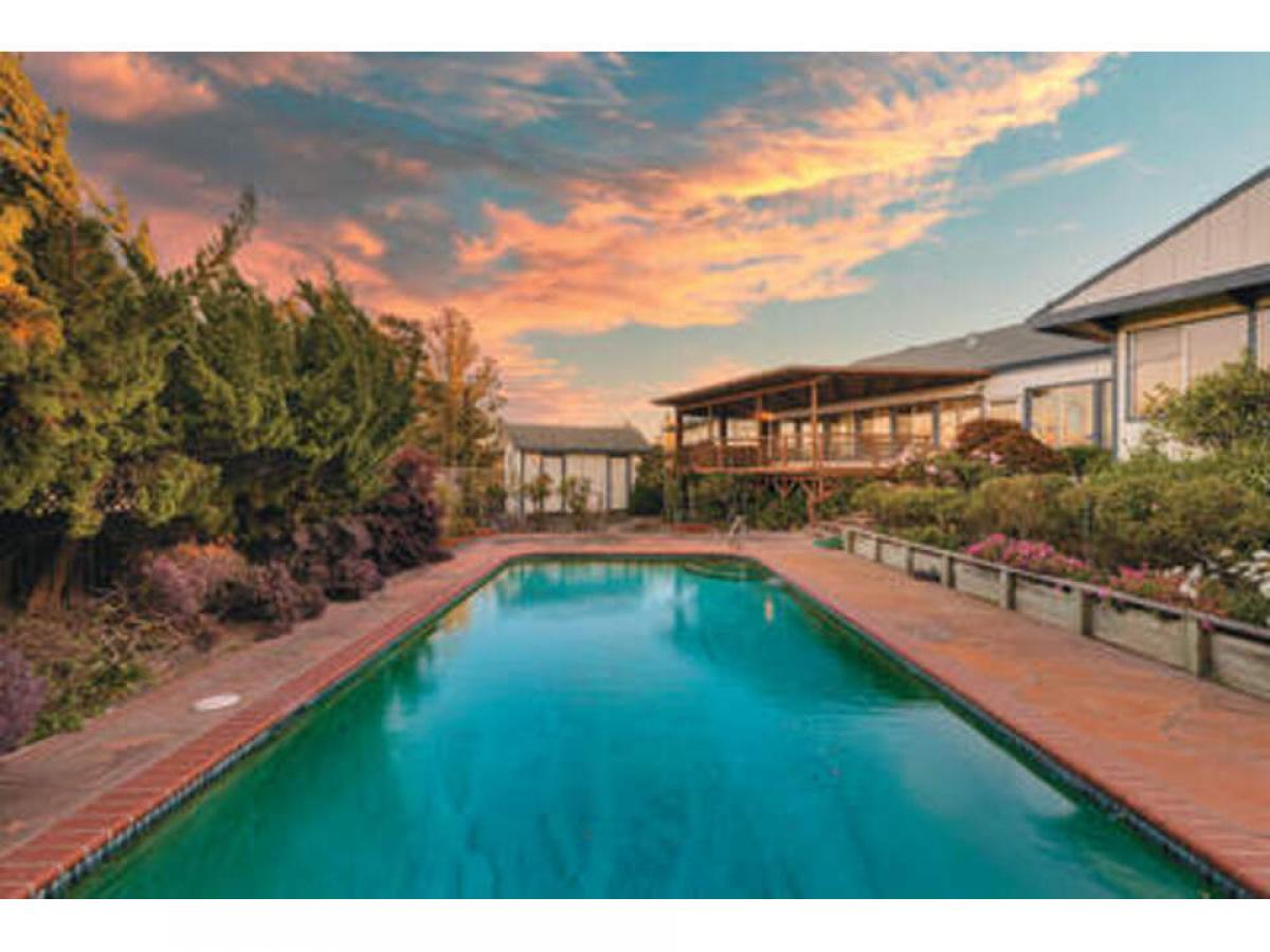 Picture of Home For Sale in Petaluma, California, United States