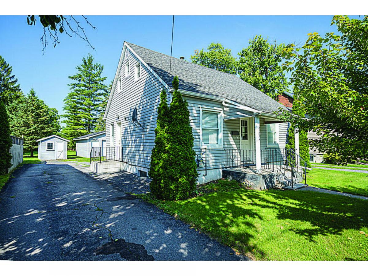 Picture of Home For Sale in Napanee, Alberta, Canada