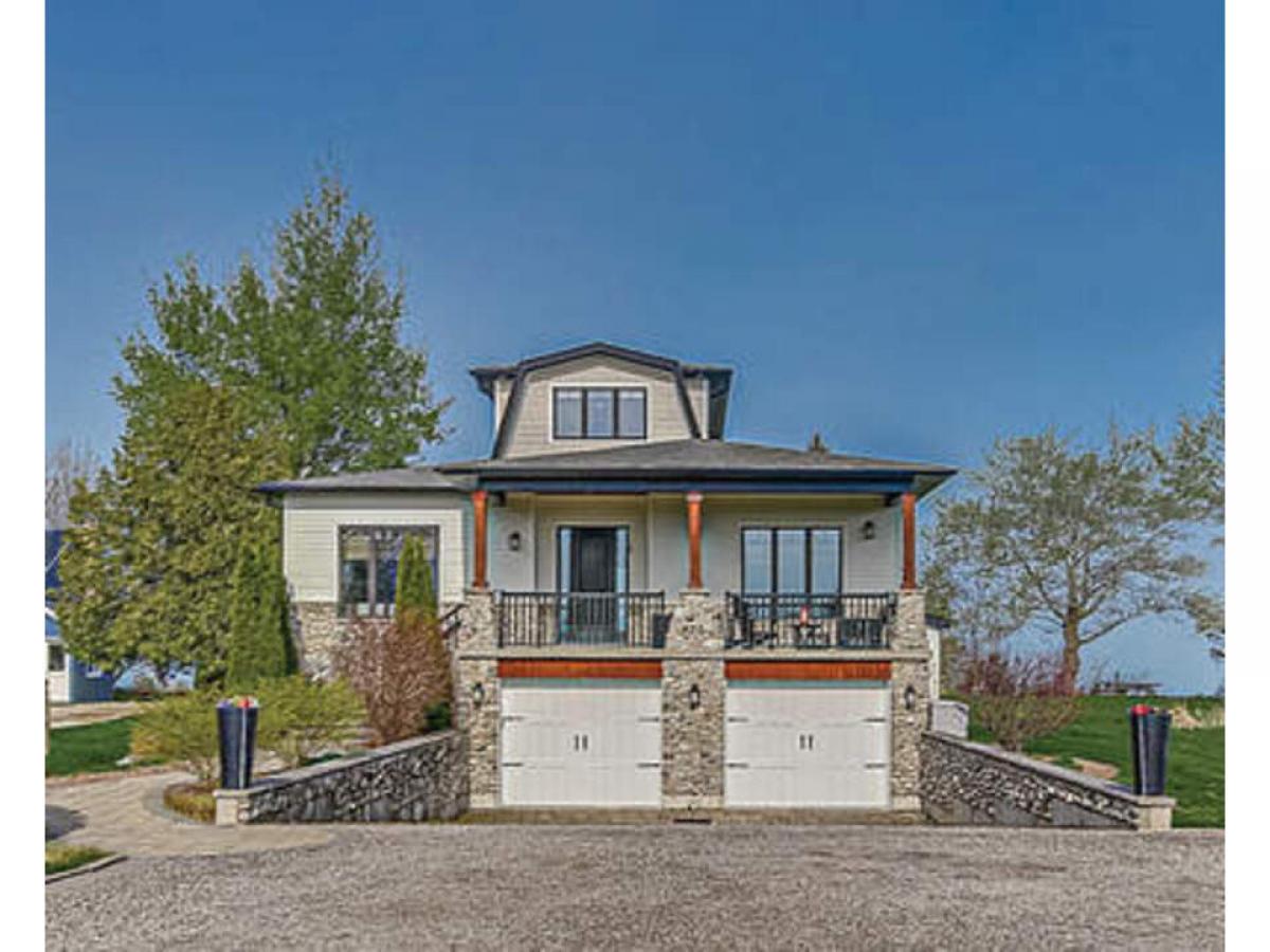 Picture of Home For Sale in Grand Bend, Ontario, Canada