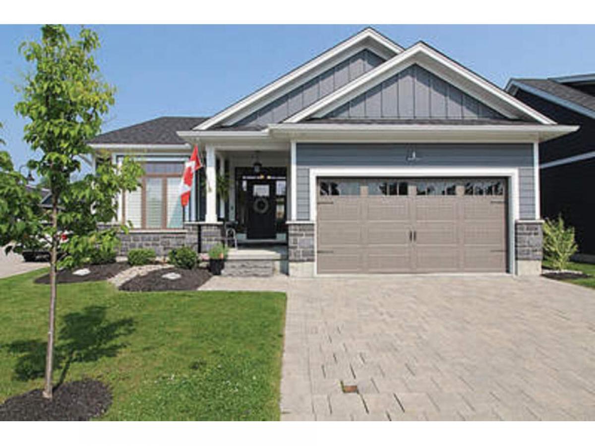 Picture of Home For Sale in Grand Bend, Ontario, Canada