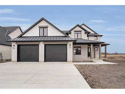 Home For Sale in Dutton, Canada