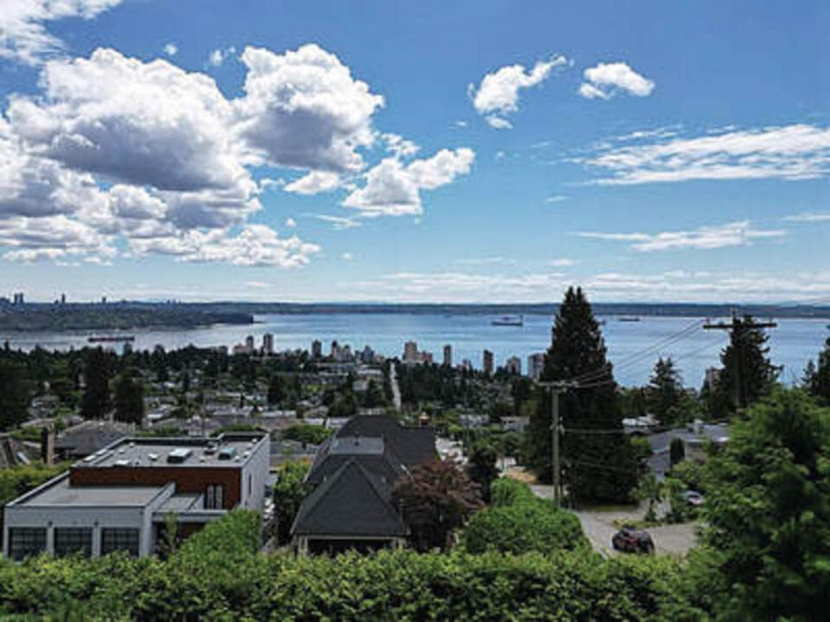 Picture of Home For Sale in West Vancouver, British Columbia, Canada