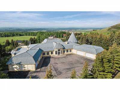 Home For Sale in Calgary, Canada
