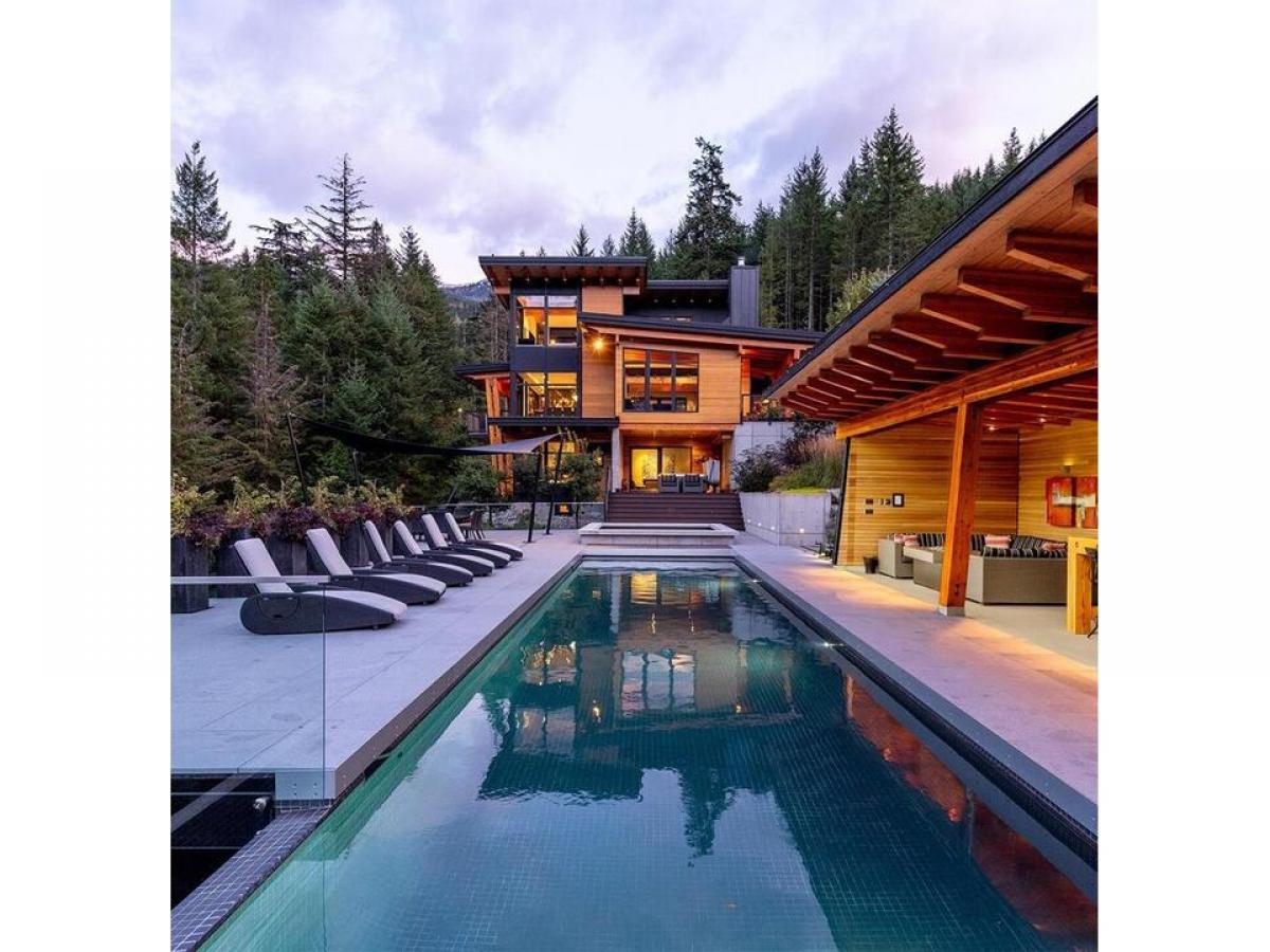 Picture of Home For Sale in Whistler, British Columbia, Canada