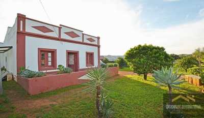Villa For Sale in Moncarapacho, Portugal