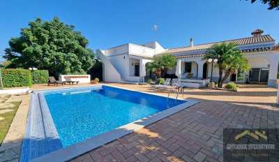 Villa For Sale in Sao Bras de Alportel, Portugal
