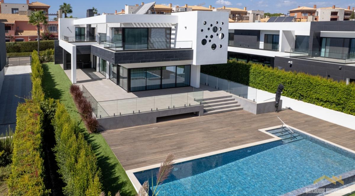 Picture of Villa For Sale in Vilamoura, Algarve, Portugal
