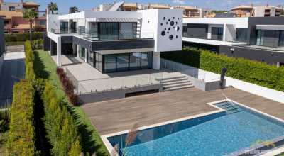 Villa For Sale in Vilamoura, Portugal