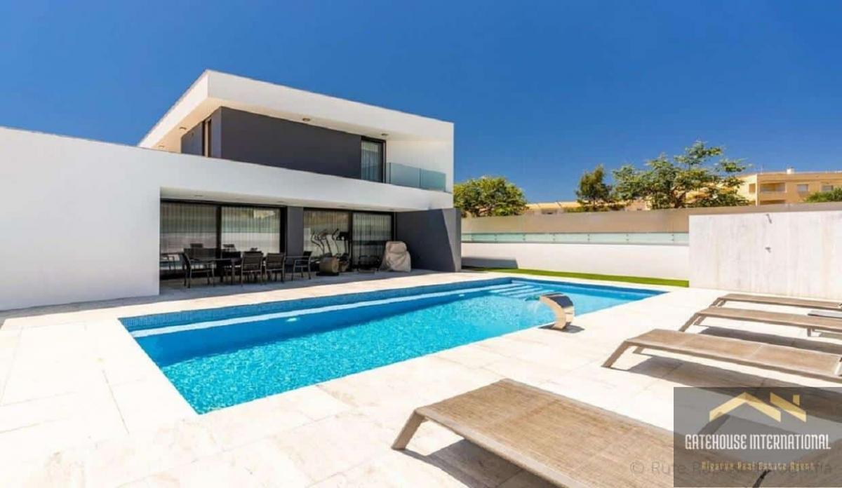 Picture of Villa For Sale in Quarteira, Algarve, Portugal