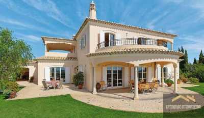 Villa For Sale in Algoz, Portugal