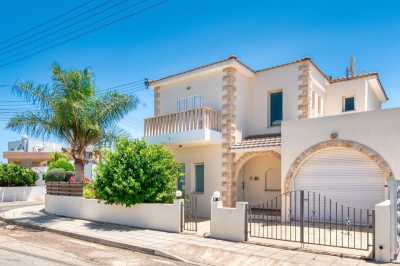 Villa For Sale in Dherynia, Cyprus