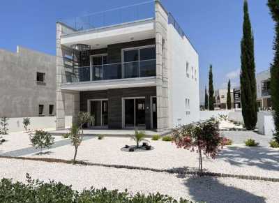 Villa For Sale in Chloraka, Cyprus